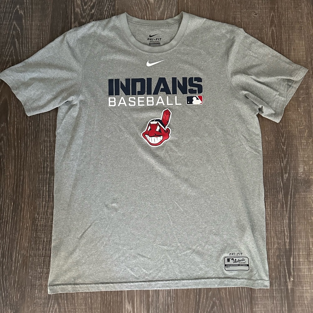 Cleveland indians/guardians t-shirt dri-fit medium heather gray w Chief Wahoo